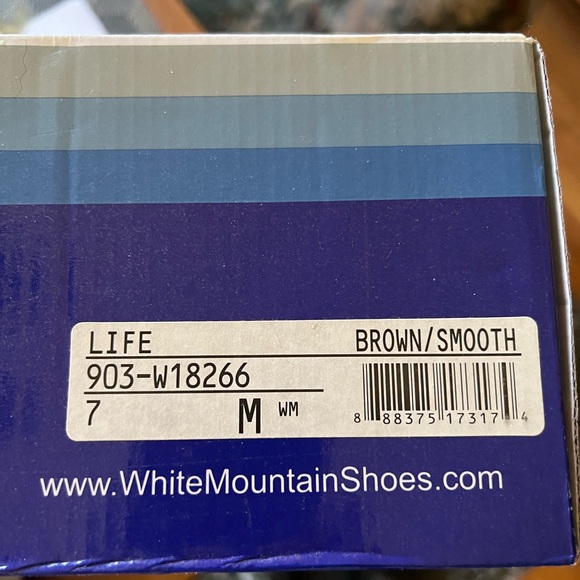 White Mountain Smooth Brown Boots - Picture 5 of 6